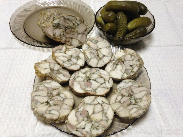 Мраморный рулет из курицы. Мраморный рулет из курицы.