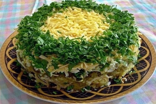 Слоеный салат «Грибы под шубой» с сыром