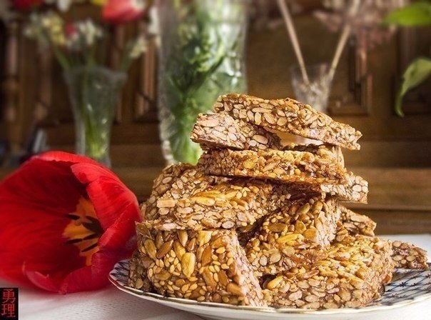 озинаки с семечками и кунжутом.