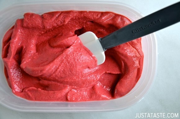 доровый замороженный клубничный йогурт за 5 минут