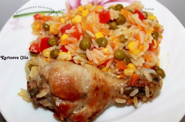 Курица с рисом и овощами по-каталонски.