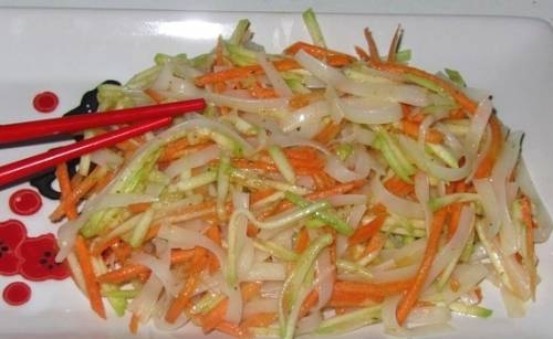Рецепт салата с рисовой лапшой и овощами