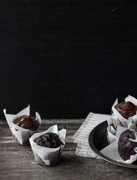 Шоколадные кексы в шоколадно-сливочной глазури