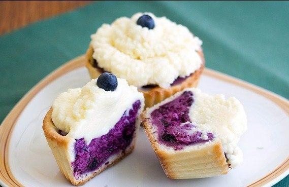 ЧЕРНИЧНЫЕ КАПКЕЙКИ С МАСКАРПОНЕ ЧЕРНИЧНЫЕ КАПКЕЙКИ С МАСКАРПОНЕ