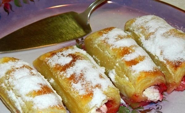 СЛОЁНЫЕ ТРУБОЧКИ С МАЛИНОЙ
