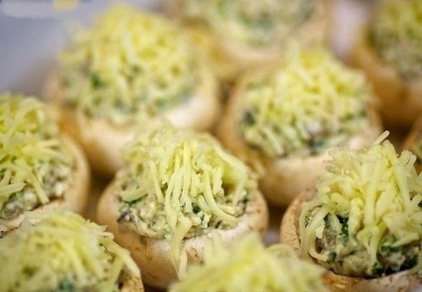 Шампиньоны с курицей и сырком