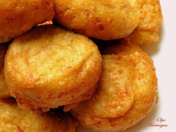 Кабачковые пончики с ветчиной.