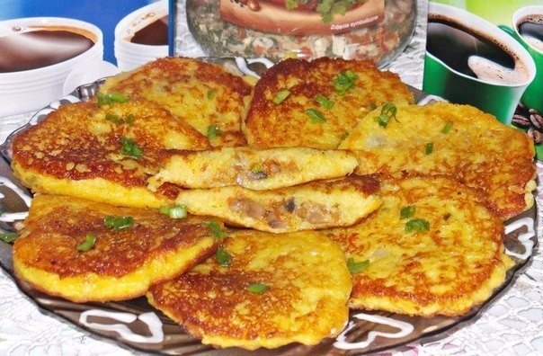 Румяные,ароматные, аппетитные и очень вкусные драники с грибной начинкой