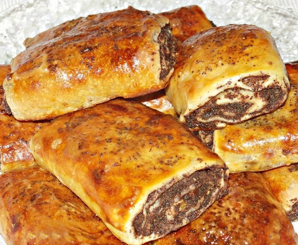Ароматные,мягкие,вкусные сдобные булочки с маком и изюмом. Ароматные,мягкие,вкусные сдобные булочки с маком и изюмом.