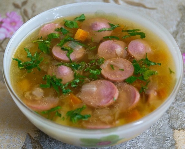 Суп с сосисками и квашеной капустой Суп с сосисками и квашеной капустой