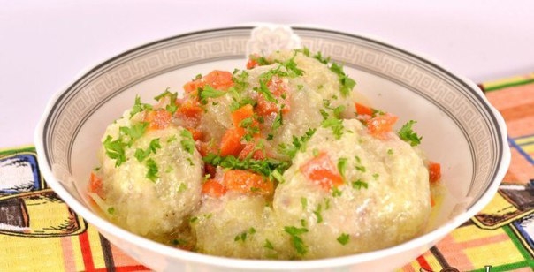 Тефтели из свинины и курицы в панировке из манки в сметанном соусе