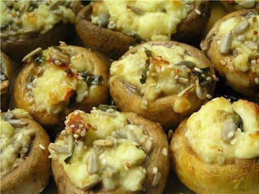 Шампиньоны с брынзой и зеленью Шампиньоны с брынзой и зеленью