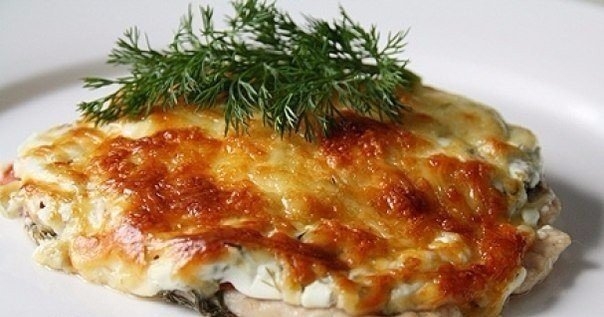 ОТБИВНЫЕ ИЗ КУРИНОГО ФИЛЕ И ПОМИДОРОВ