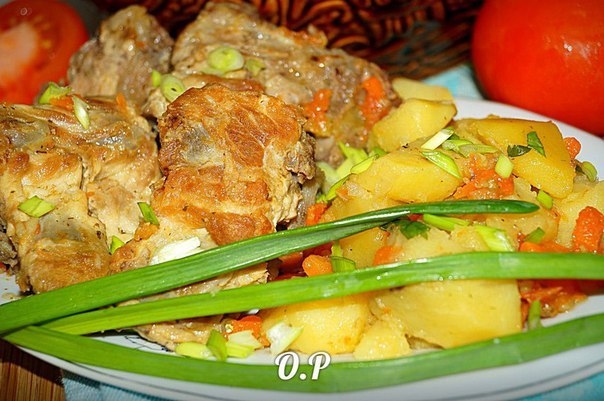 Рёбрышки тушенные с картошкой