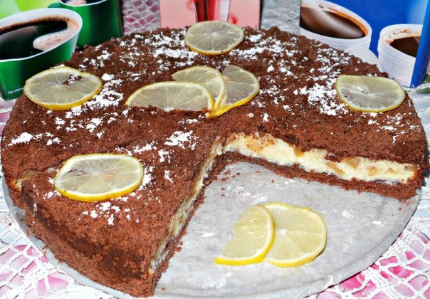 Очень вкусный пирог из песочного теста с нежно творожно-яблочной начинкой и шоколадной крошкой."Торф