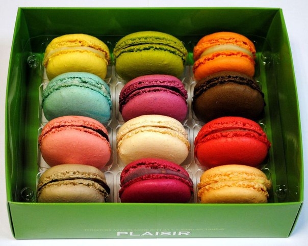 Macarons. Лимонные и апельсиновые макаронс.