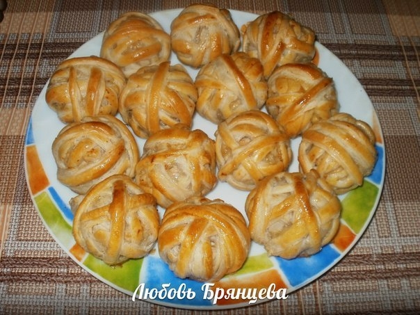 КЛУБОЧКИ С КУРИНЫМИ ФРИКАДЕЛЬКАМИ КЛУБОЧКИ С КУРИНЫМИ ФРИКАДЕЛЬКАМИ