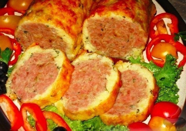Вкусный мясной рулет в пикантной сырной корочке