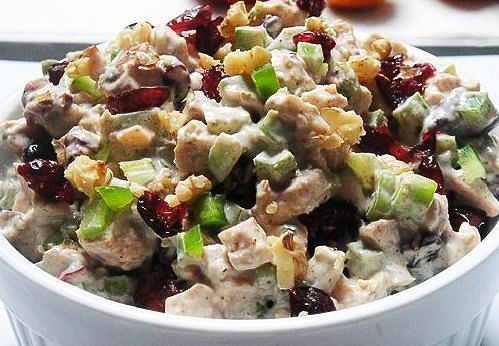 Салат из курицы и клюквы
