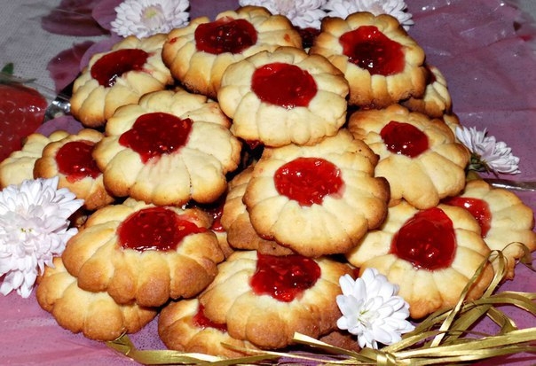 Песочное печенье с малиновым вареньем "Ромашка"