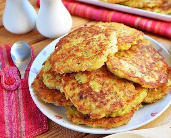 Драники с ветчиной, сыром и зеленью ￼