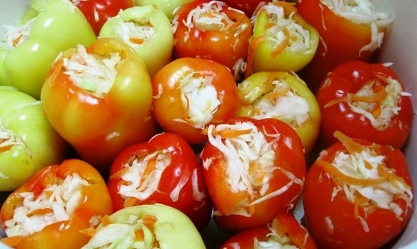 Перец фаршированный капустой ( на зиму)