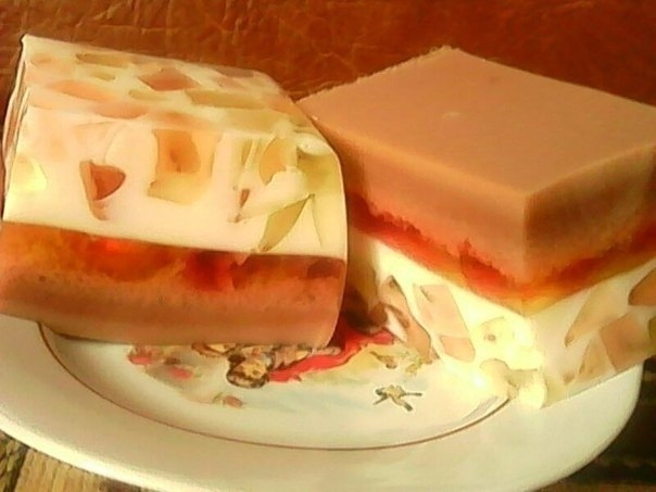 Желе из сгущенного молока.