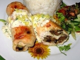 Куриные рулеты с черносливом и печенью. Куриные рулеты с черносливом и печенью.