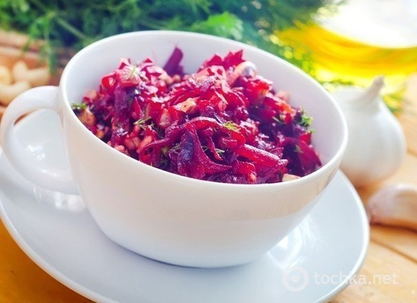Салат из свеклы с черносливом и орехами