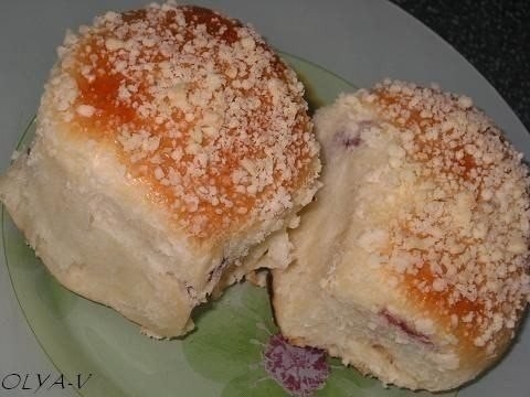 Булочки сначинкой и посыпкой.