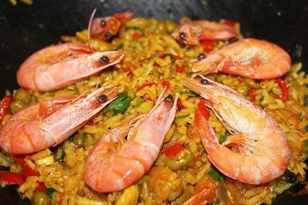 Классическая испанская паэлья с морепродуктами.