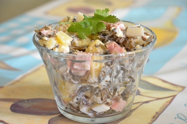 Салат с морской капустой.