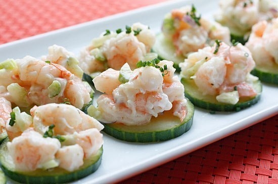 Закуска с креветками и огурцами