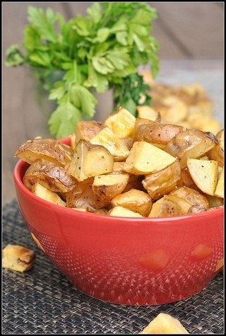Запеченный картофель с солью и уксусом