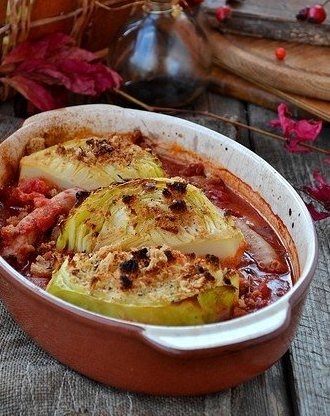 Капуста запеченная с колбасками Капуста запеченная с колбасками