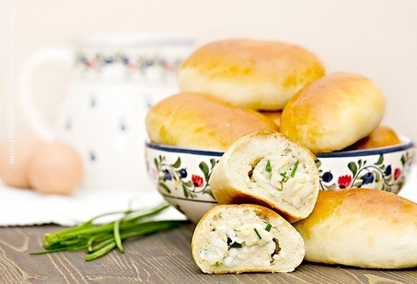 Пирожки с рисом, яйцом и зеленым луком Пирожки с рисом, яйцом и зеленым луком