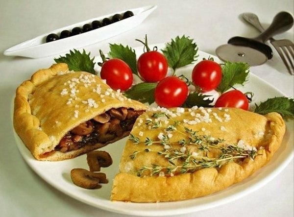 Пицца-кальцоне с грибами Пицца-кальцоне с грибами