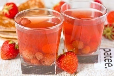 Компот из клубники и черешни
