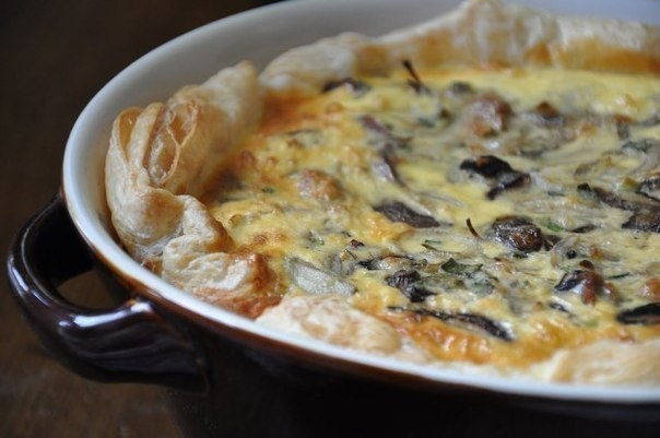 Открытый пирог с грибами и сыром. Открытый пирог с грибами и сыром.