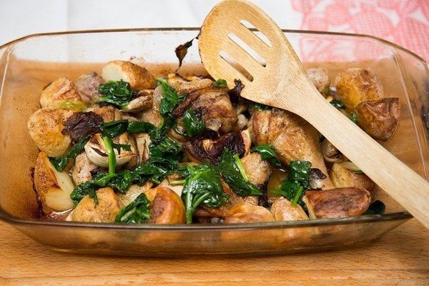 Курица запеченная с лимоном и шпинатом Курица запеченная с лимоном и шпинатом