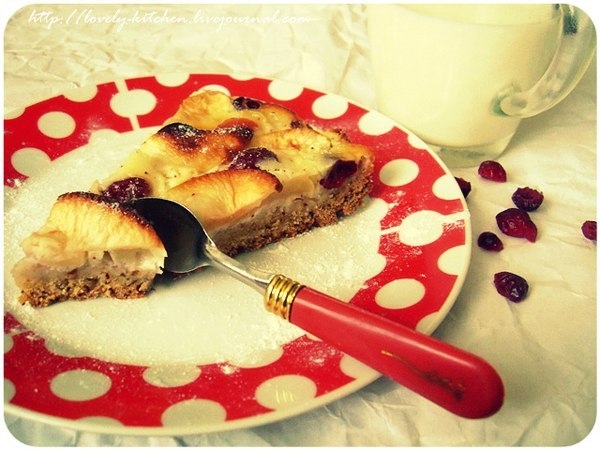 Овсяный пирог с яблоками, клюквой и йогуртом