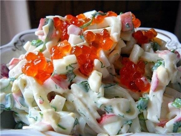 Овощной салат с морепродуктами.
