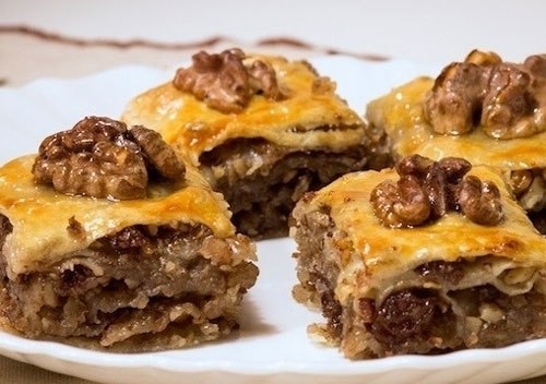 Пахлава медовая с орехами