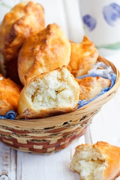 Пирожки с картофелем, бри и розмарином