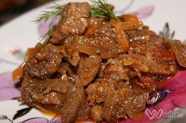 Говядина, тушеная с черносливом и томатами