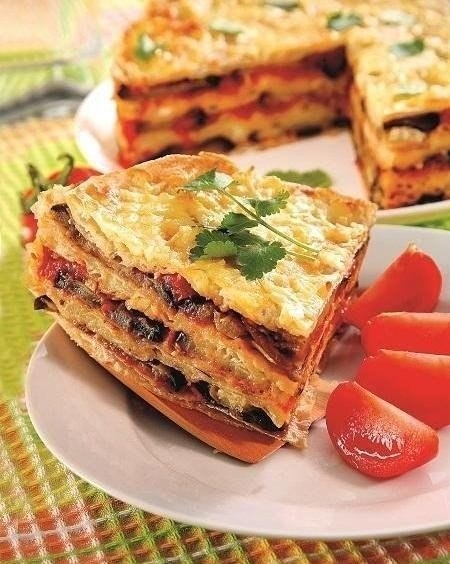 Закусочный пирог из лаваша с баклажанами и брынзой