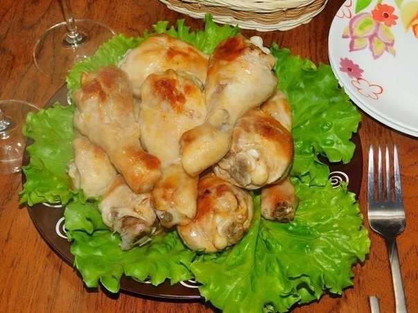 Курица с аджикой на сковороде