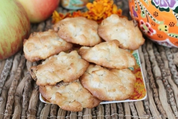 Простое печенье с яблоками и курагой