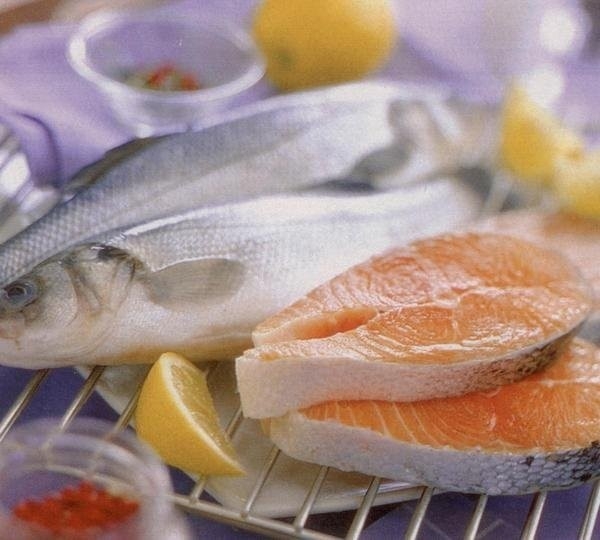 Засолить рыбу в домашних условиях очень легко, главное - приобрести качественную рыбу. Она не должна