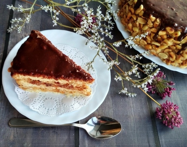 Торт с арахисом и карамелью